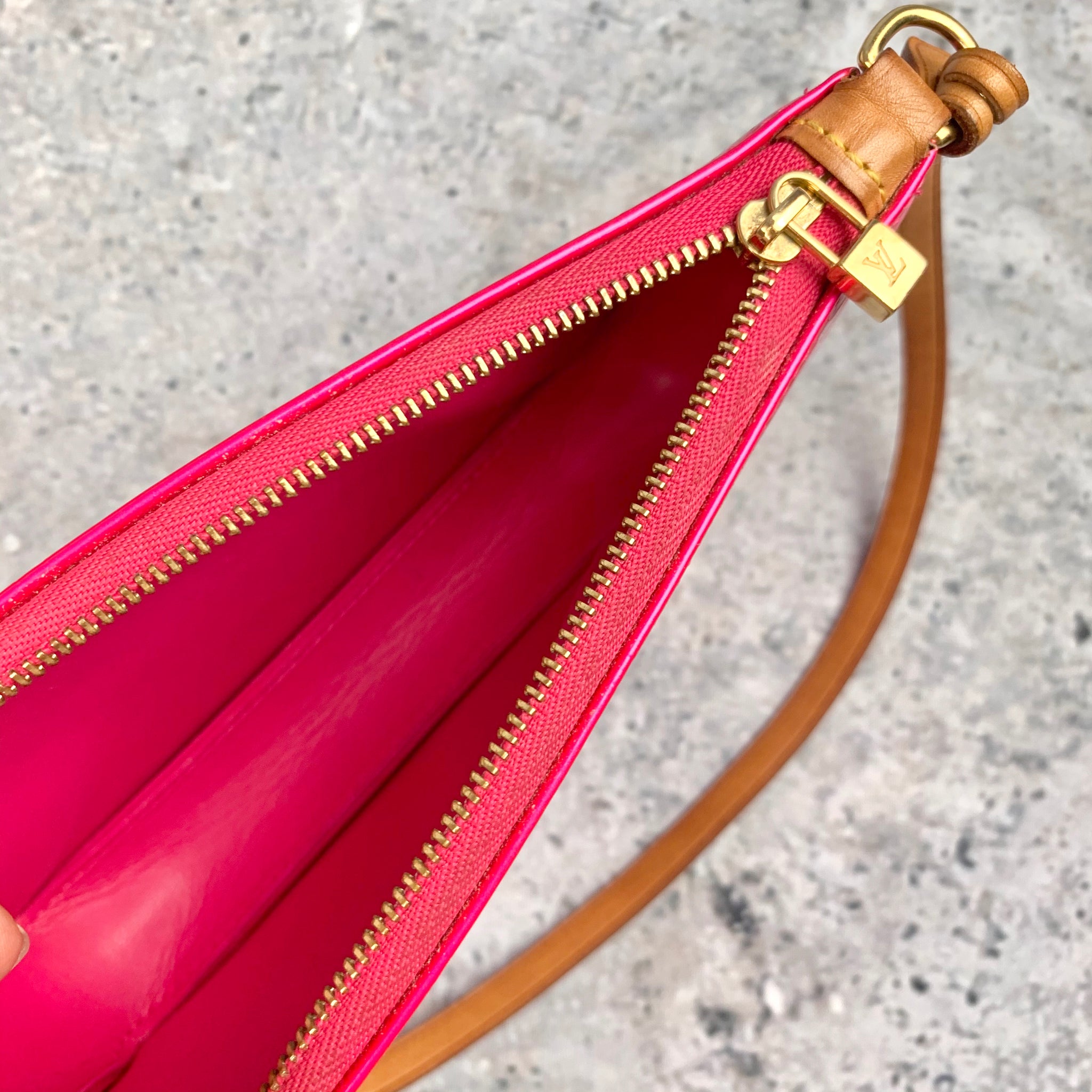 Authentic New Louis Vuitton Pink Monogram Vernis Leather Lexington Pochette  Bag