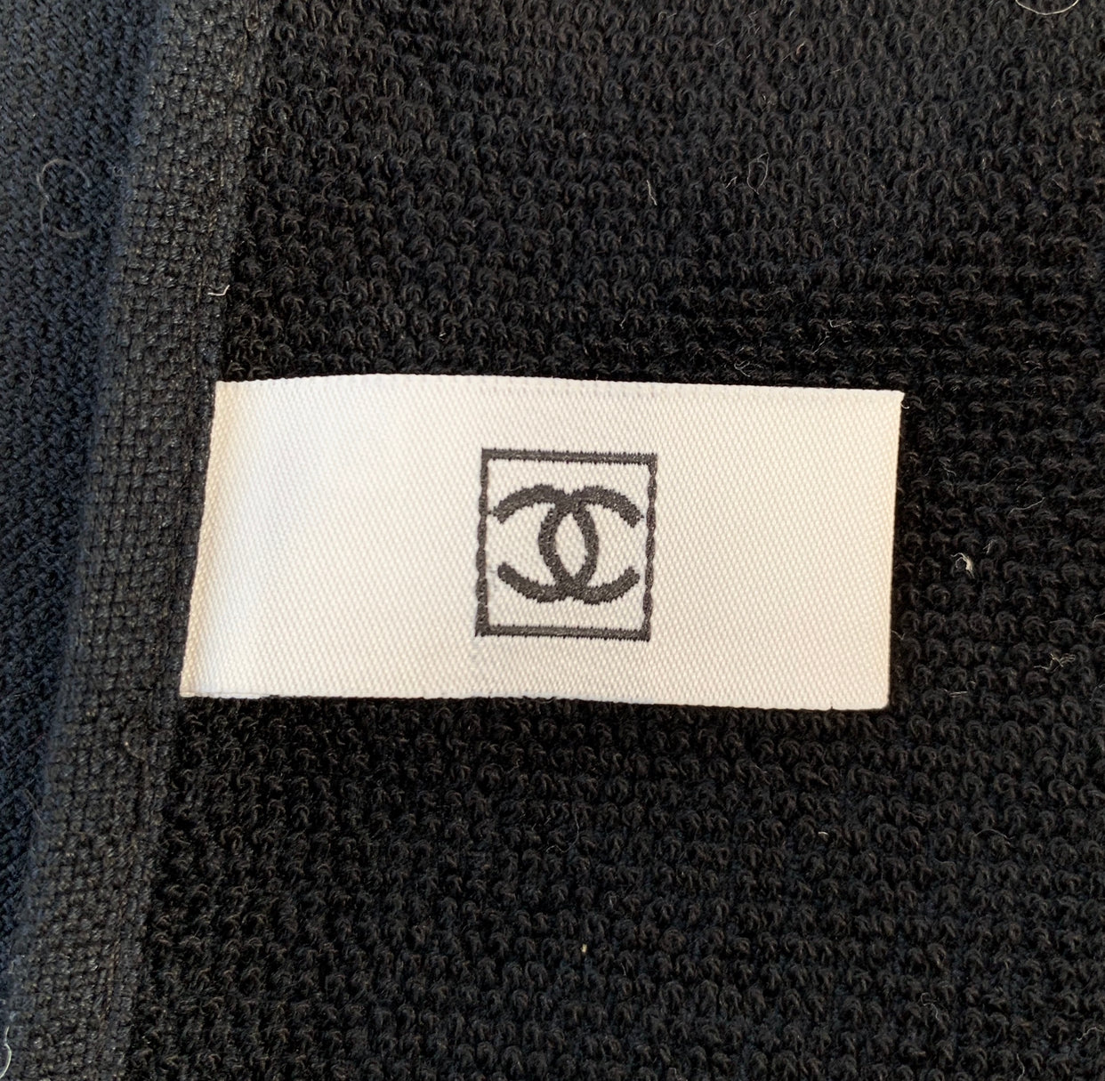 Chanel CC Logo Black Beach Towel – Entourage Vintage