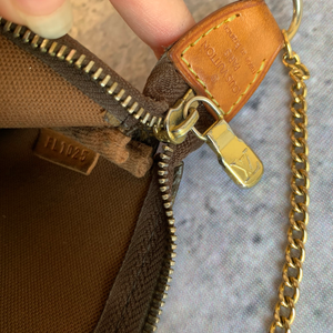Louis Vuitton LV mini pochette accessories Brown Leather ref.223097 - Joli  Closet